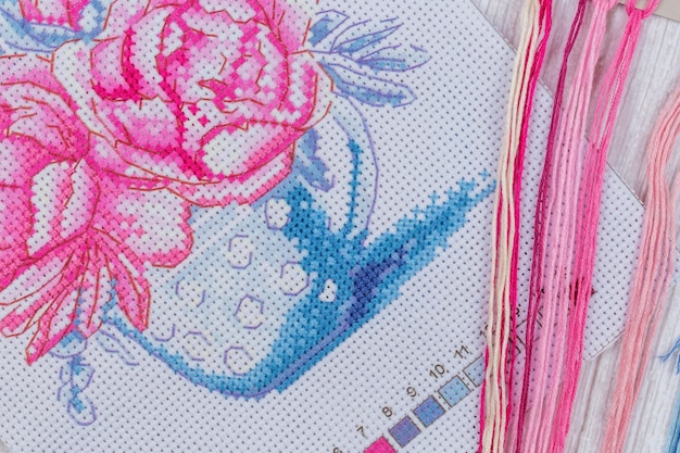 Zbliżenie haftu na tkaninie
